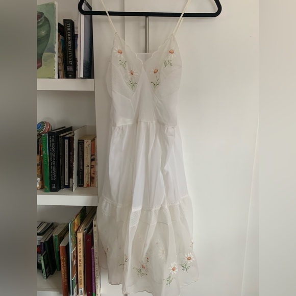 Vintage slip with embroidered flowers - Picture 3 of 4